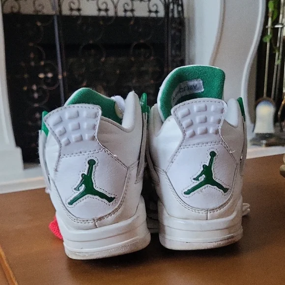 retro jordans women White and Green Sneakers - Picture 2 of 7